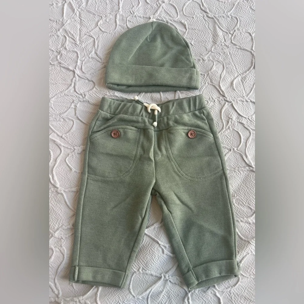 Mario Lopez Green Baby Pants And Hat 3/6 Months (0507)